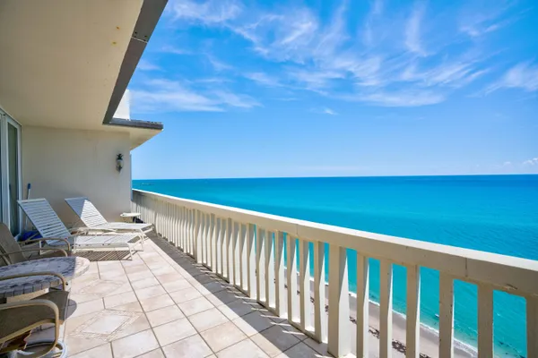 $5,750 | 840 Ocean Drive, Unit PHC, Juno Beach, FL 33408