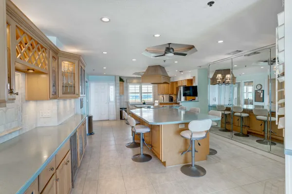 $5,750 | 840 Ocean Drive, Unit PHC, Juno Beach, FL 33408