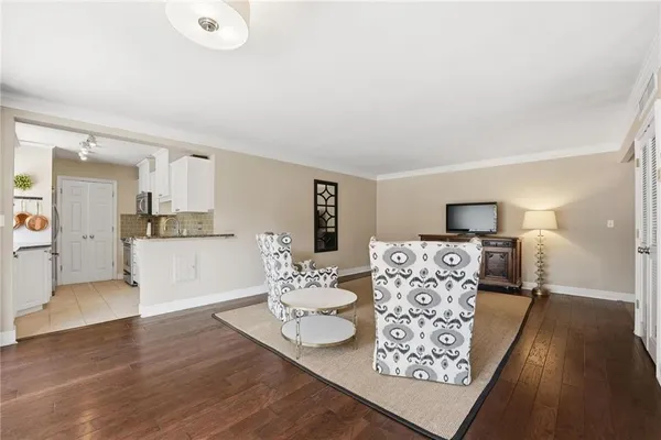 $309,000 | 310 West 49 Street, Unit 304, Kansas City, MO 64112