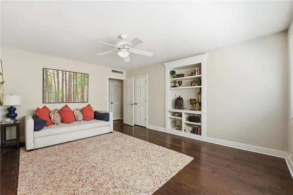 $309,000 | 310 West 49 Street, Unit 304, Kansas City, MO 64112