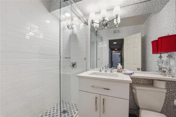 $309,000 | 310 West 49 Street, Unit 304, Kansas City, MO 64112