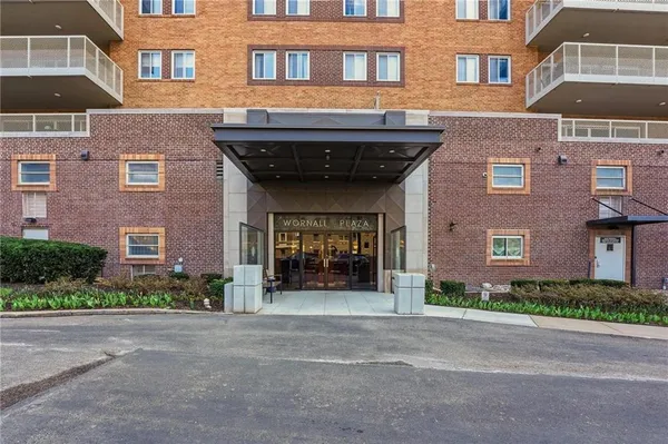 $309,000 | 310 West 49 Street, Unit 304, Kansas City, MO 64112