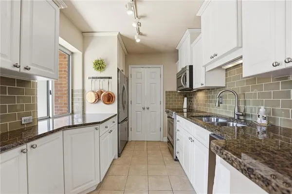 $309,000 | 310 West 49 Street, Unit 304, Kansas City, MO 64112