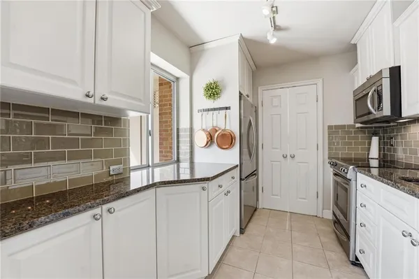 $309,000 | 310 West 49 Street, Unit 304, Kansas City, MO 64112