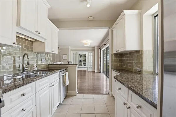 $309,000 | 310 West 49 Street, Unit 304, Kansas City, MO 64112