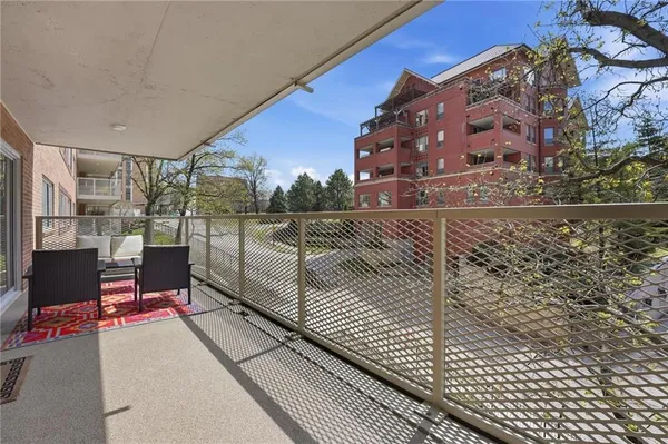 $309,000 | 310 West 49 Street, Unit 304, Kansas City, MO 64112