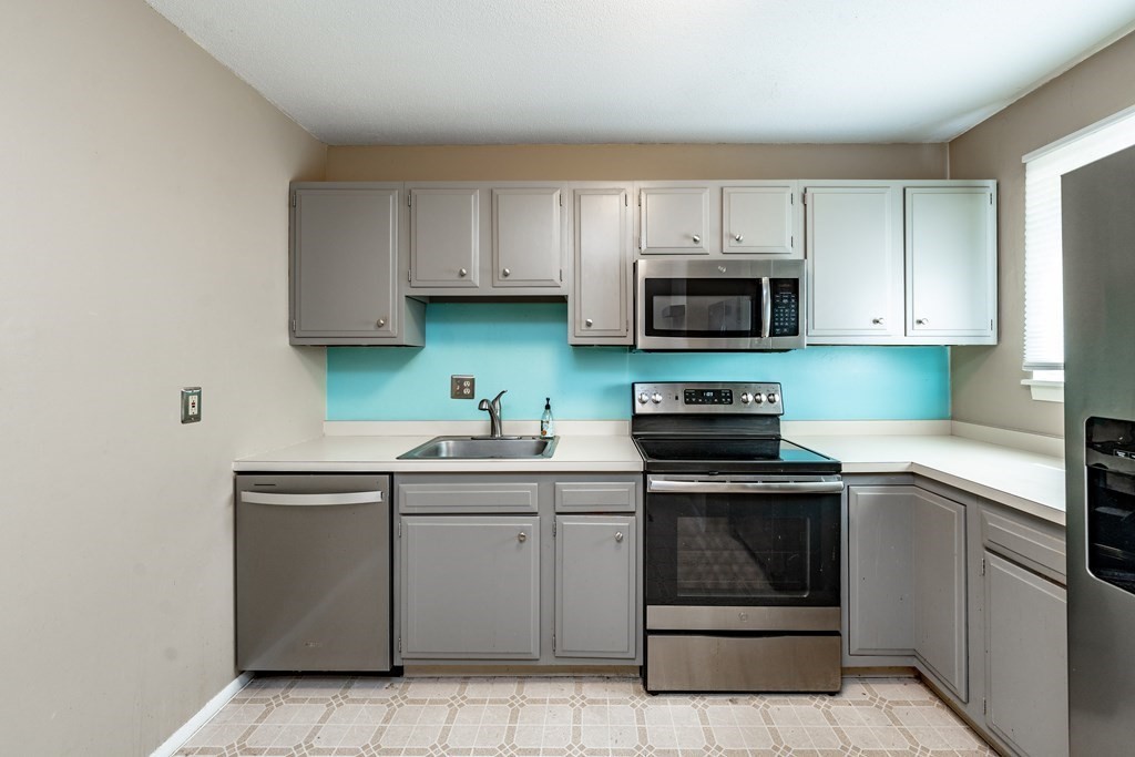 170 East Hadley Road, Unit 64 Amherst, MA 01002 - Photo 2 of 32 Gallery Image 2