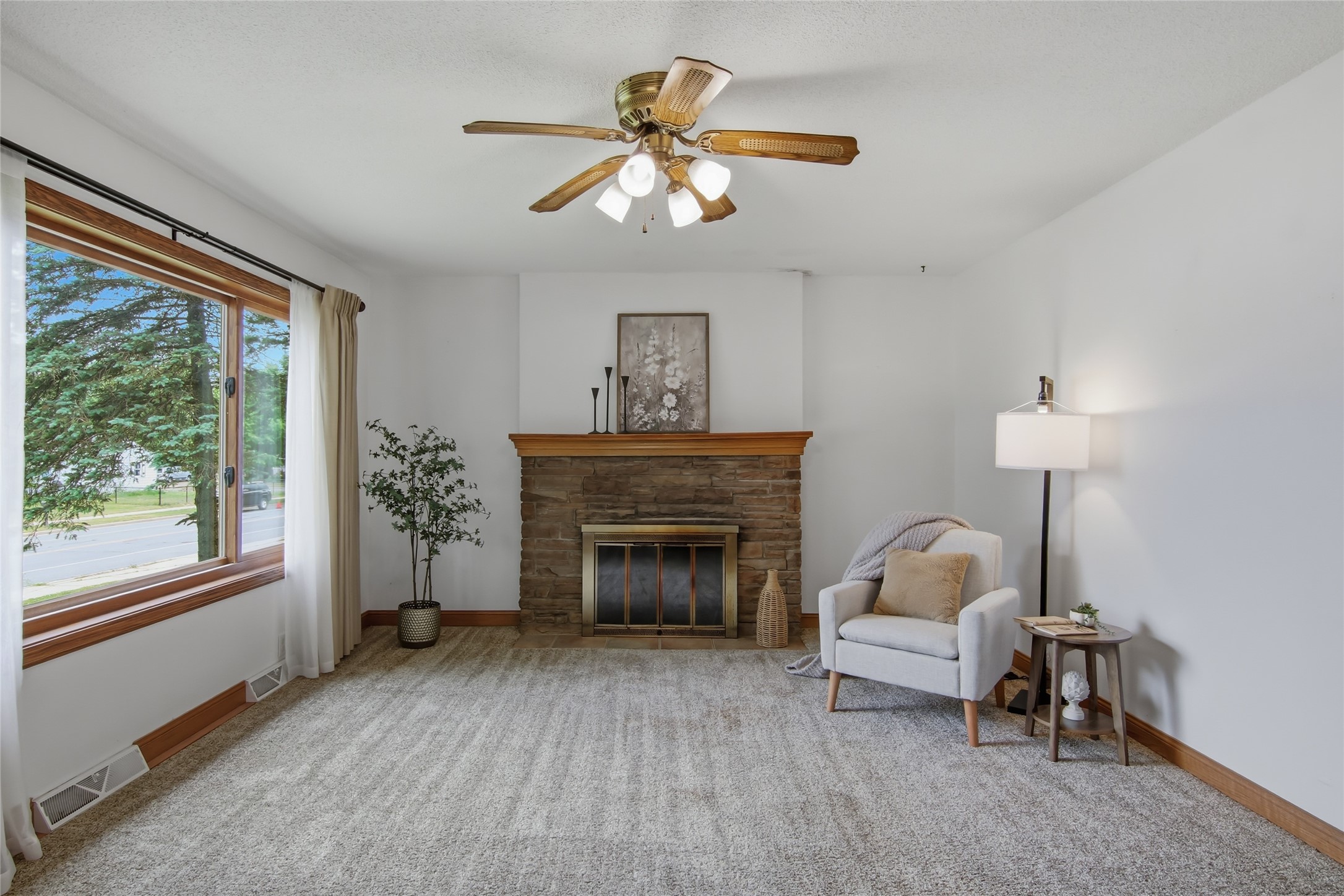 2715 Rudolph Road Eau Claire, WI 54701 - Photo 2 of 38