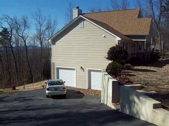 137 Packs Mountain Ridge Road Taylors, SC 29687 - Photo 2 of 12