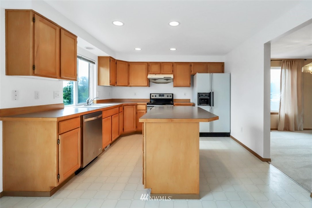 17685 112th Avenue Southeast Renton, WA 98055 - Photo 10 of 16 Gallery Image 10