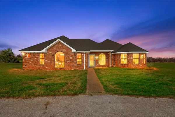 $430,000 | 494 Westgate I Road, Eddy, TX 76524