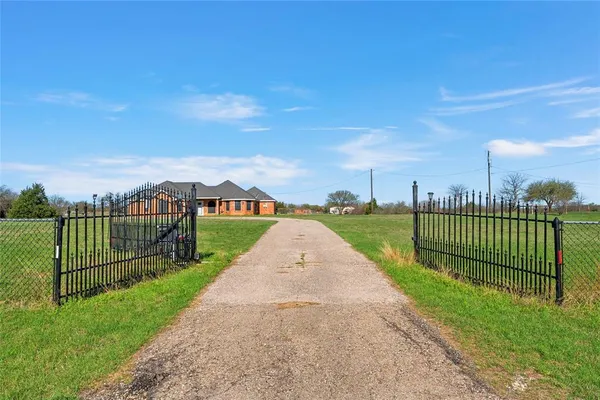 $430,000 | 494 Westgate I Road, Eddy, TX 76524