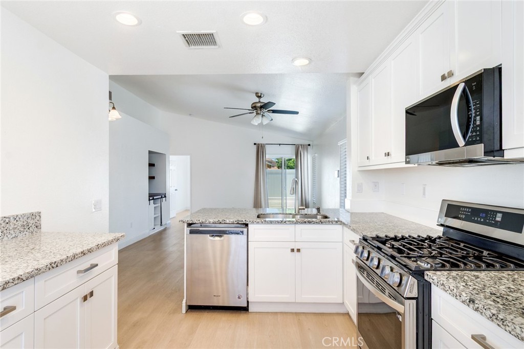 1346 Lilac Ridge Drive Perris, CA 92571 - Photo 5 of 20