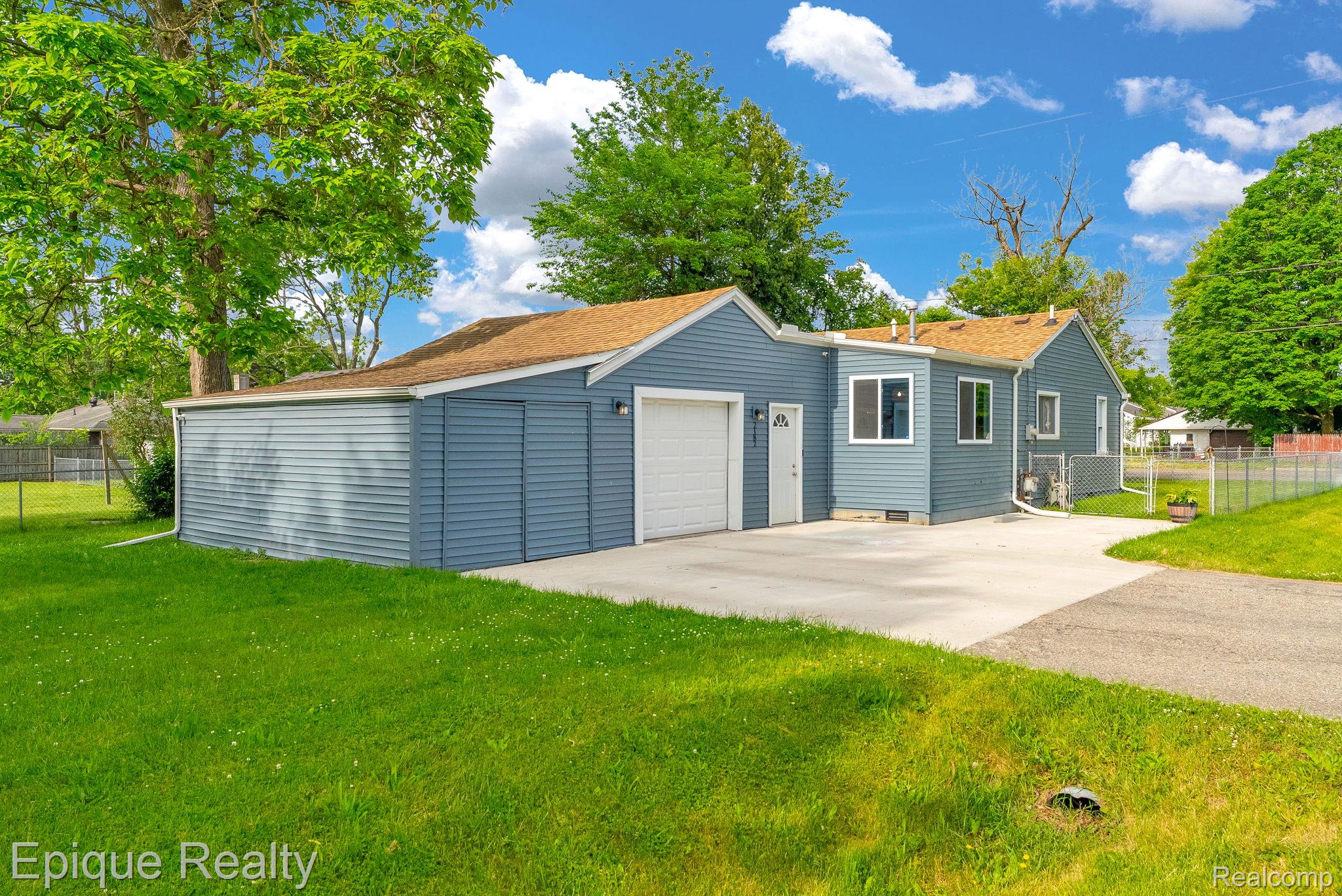 2182 North Center Road Burton, MI 48509 - Photo 32 of 34 32-web-or-mls-DSC00866.jpg
