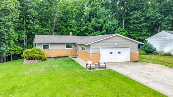 $325,000 | 8276 Marianna Boulevard, Broadview Heights, OH 44147