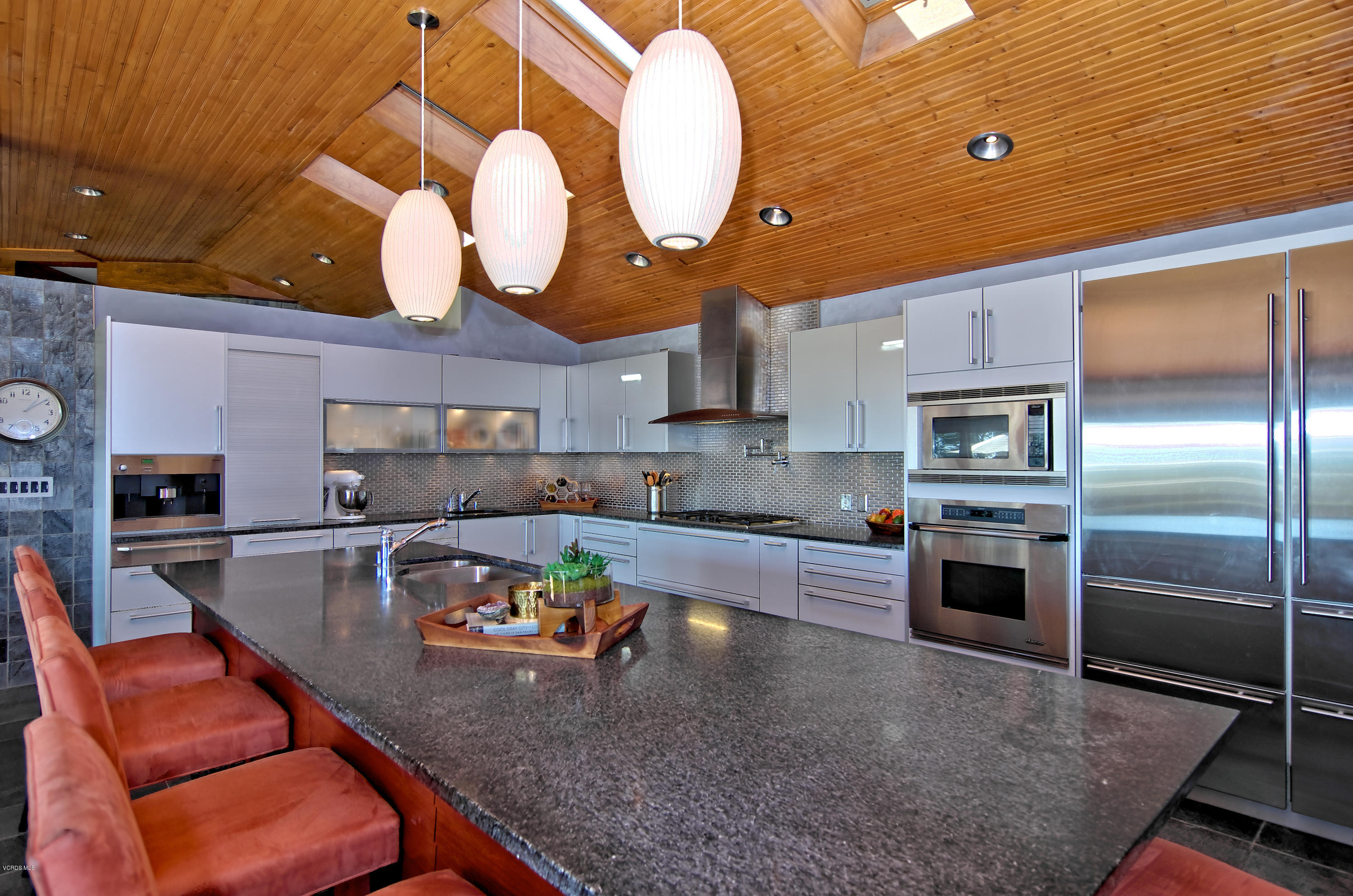 88 Estaban Drive Camarillo, CA 93010 - Photo 11 of 36 Kitchen daytime 1