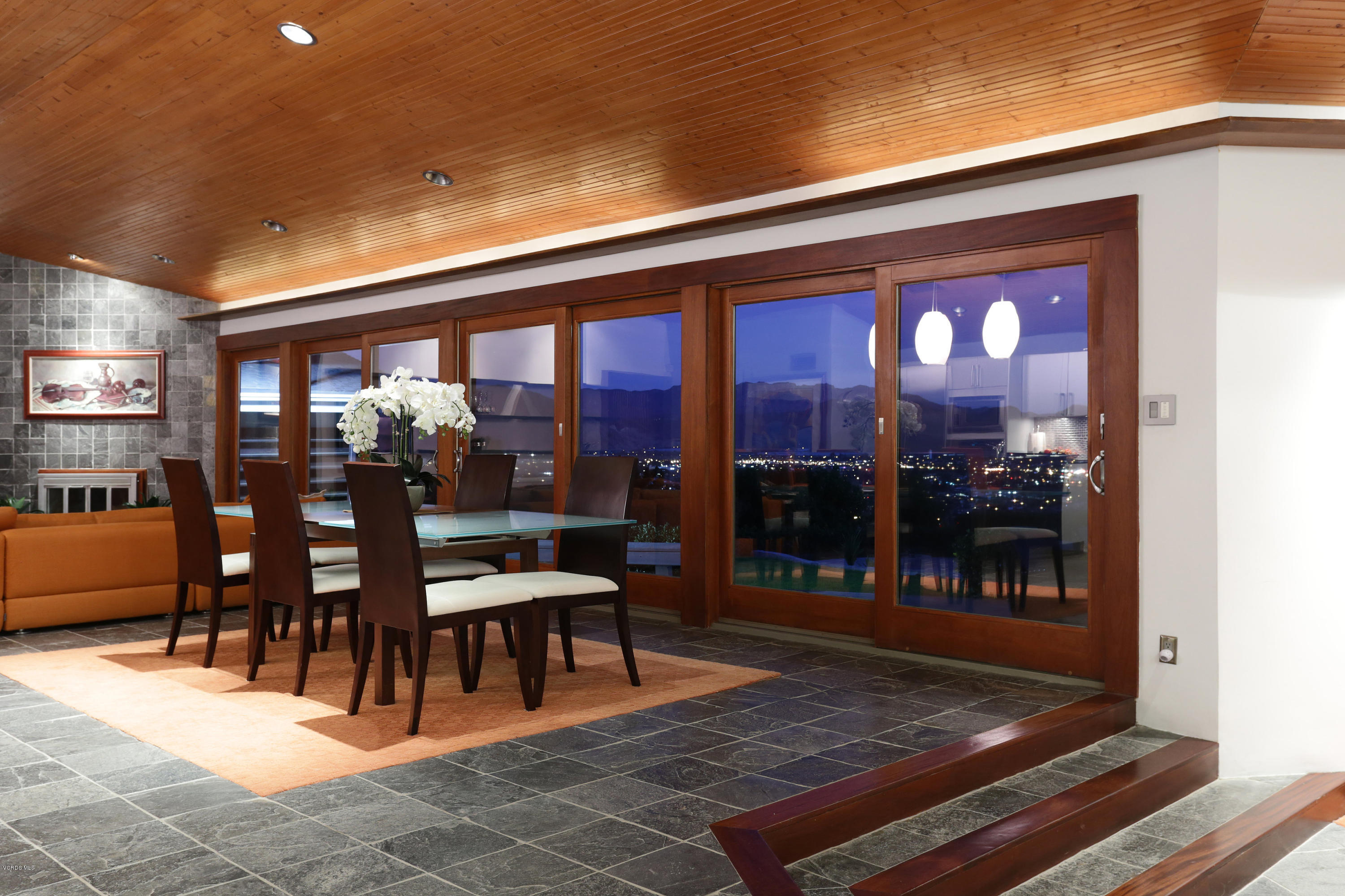 88 Estaban Drive Camarillo, CA 93010 - Photo 13 of 36 TwilightDining