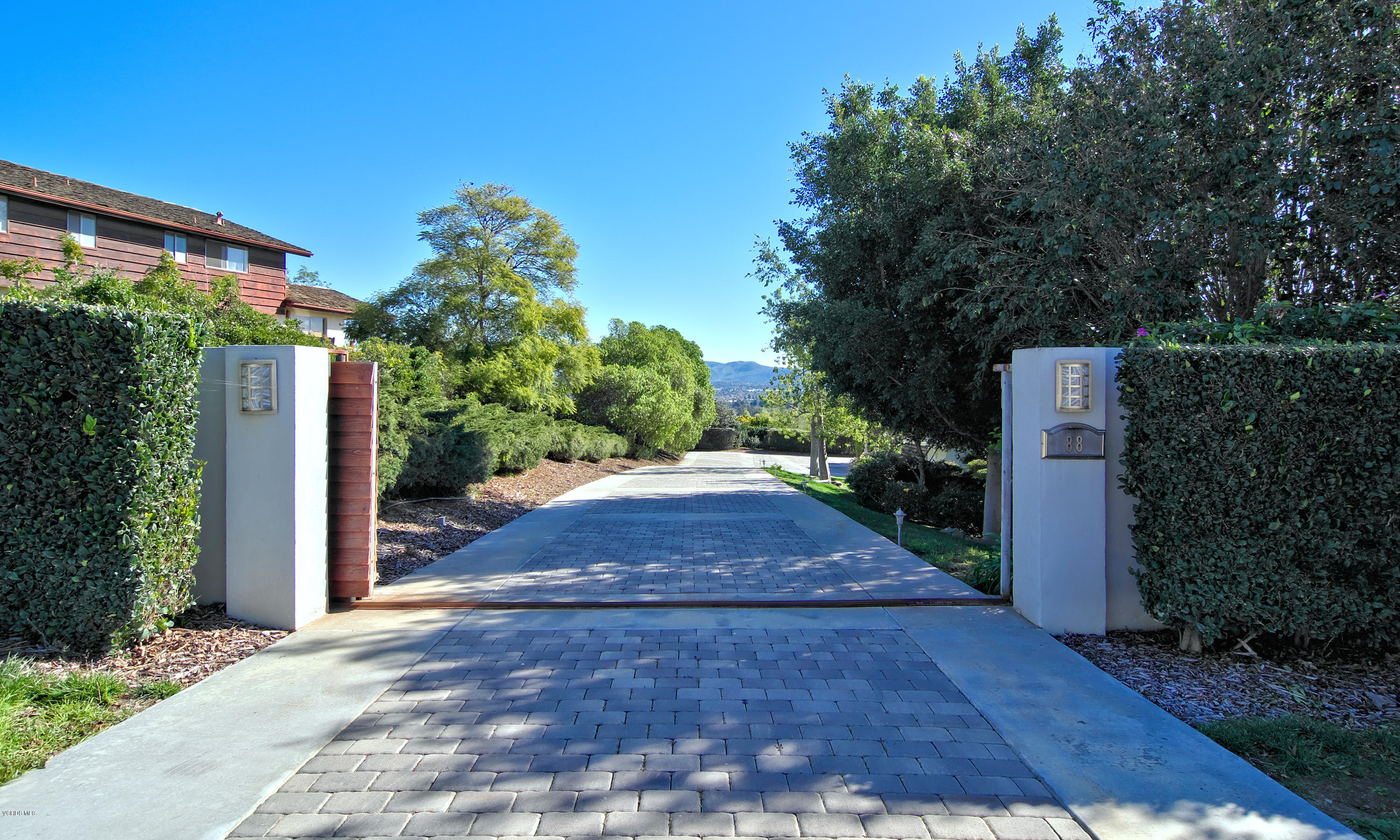 88 Estaban Drive Camarillo, CA 93010 - Photo 3 of 36 Gate