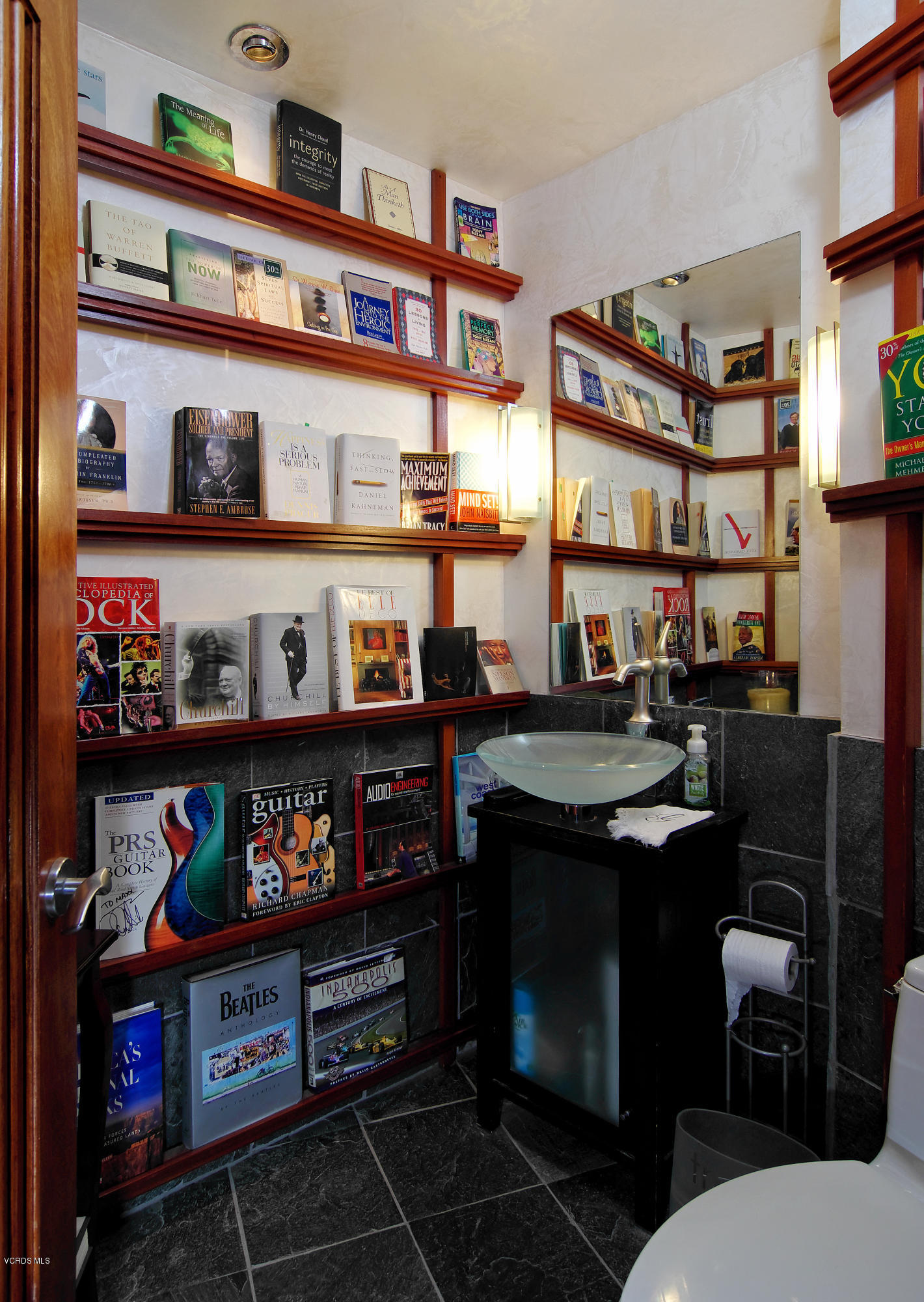 88 Estaban Drive Camarillo, CA 93010 - Photo 26 of 36 Half bathroom