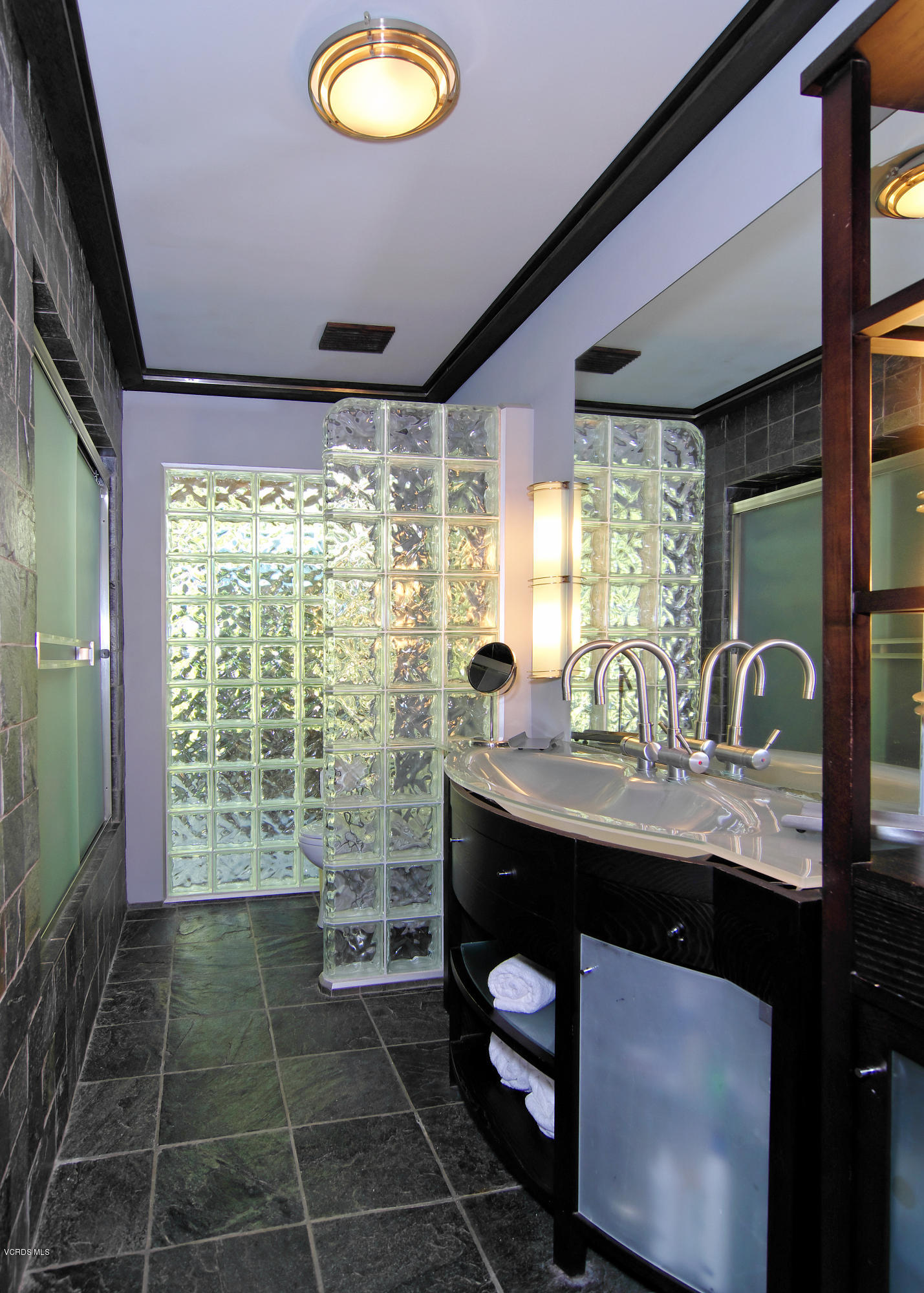 88 Estaban Drive Camarillo, CA 93010 - Photo 27 of 36 Hall bathroom