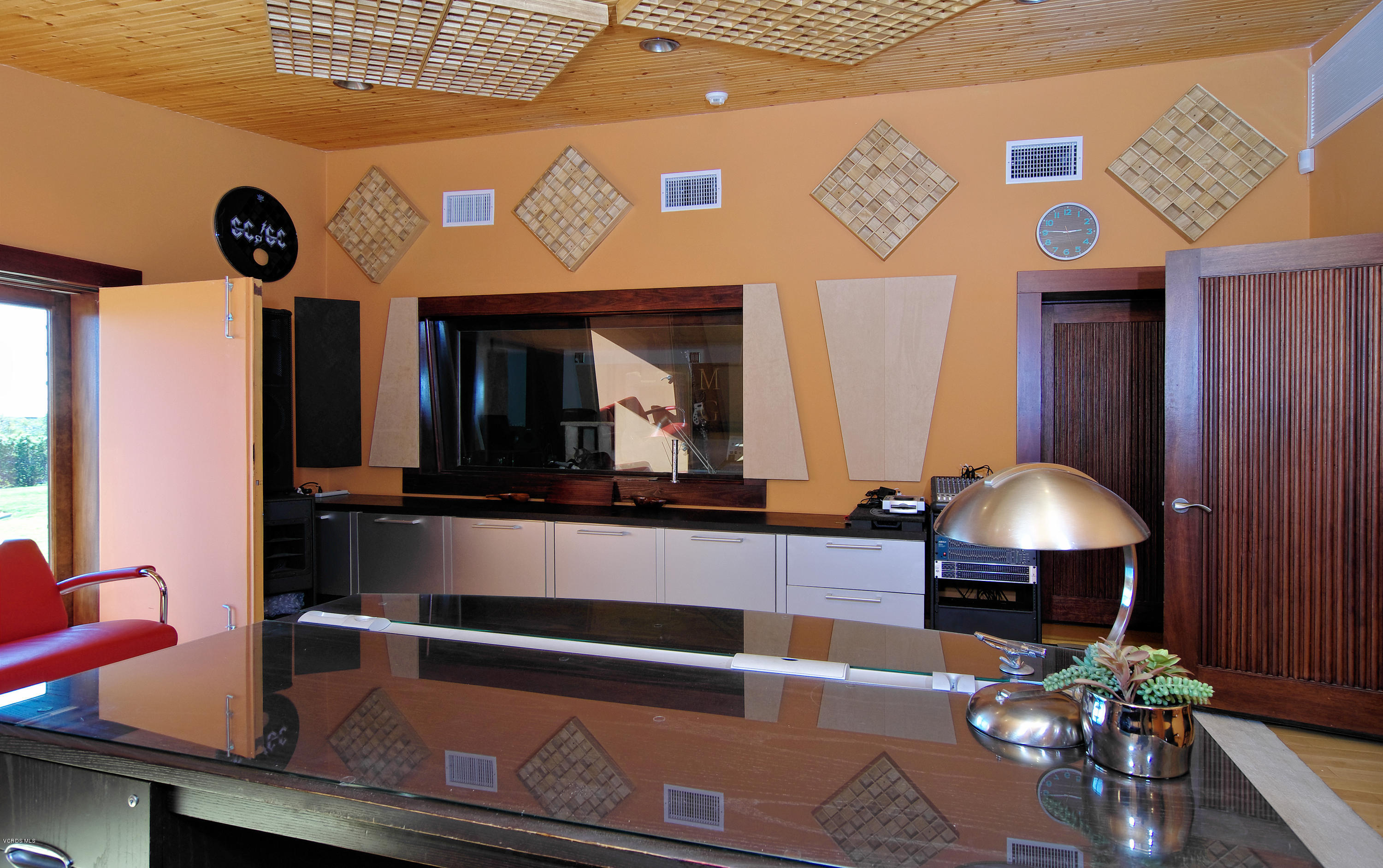 88 Estaban Drive Camarillo, CA 93010 - Photo 29 of 36 Music studio 2