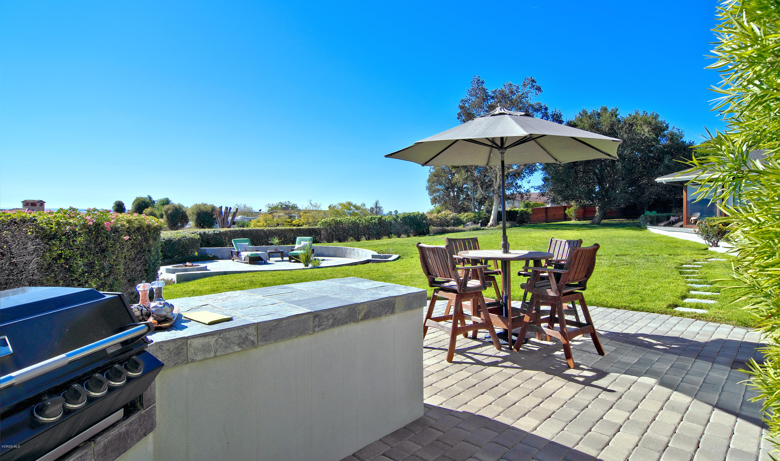 88 Estaban Drive Camarillo, CA 93010 - Photo 30 of 36 Backyard BBQ area