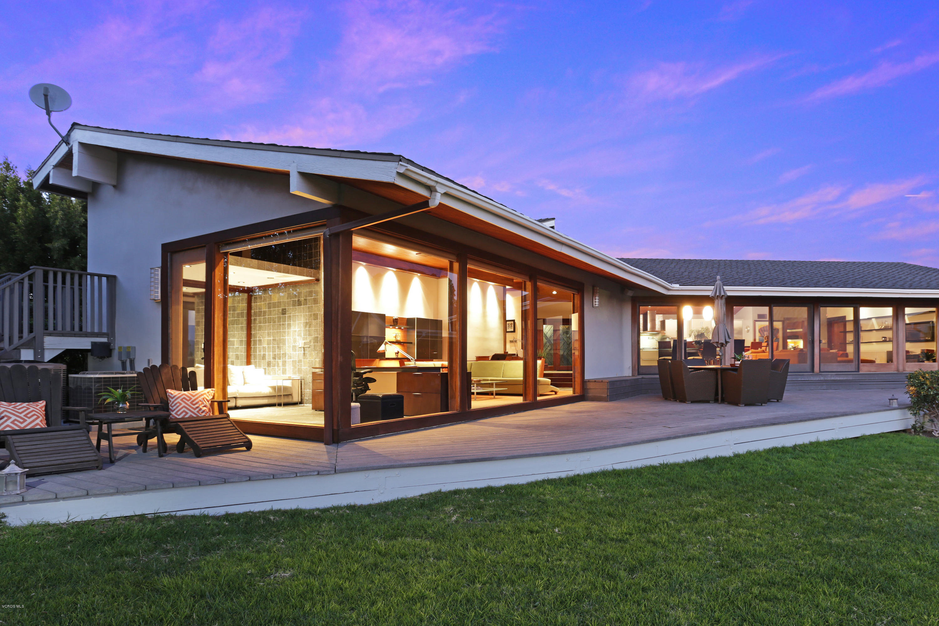 88 Estaban Drive Camarillo, CA 93010 - Photo 34 of 36 TwilightDeck