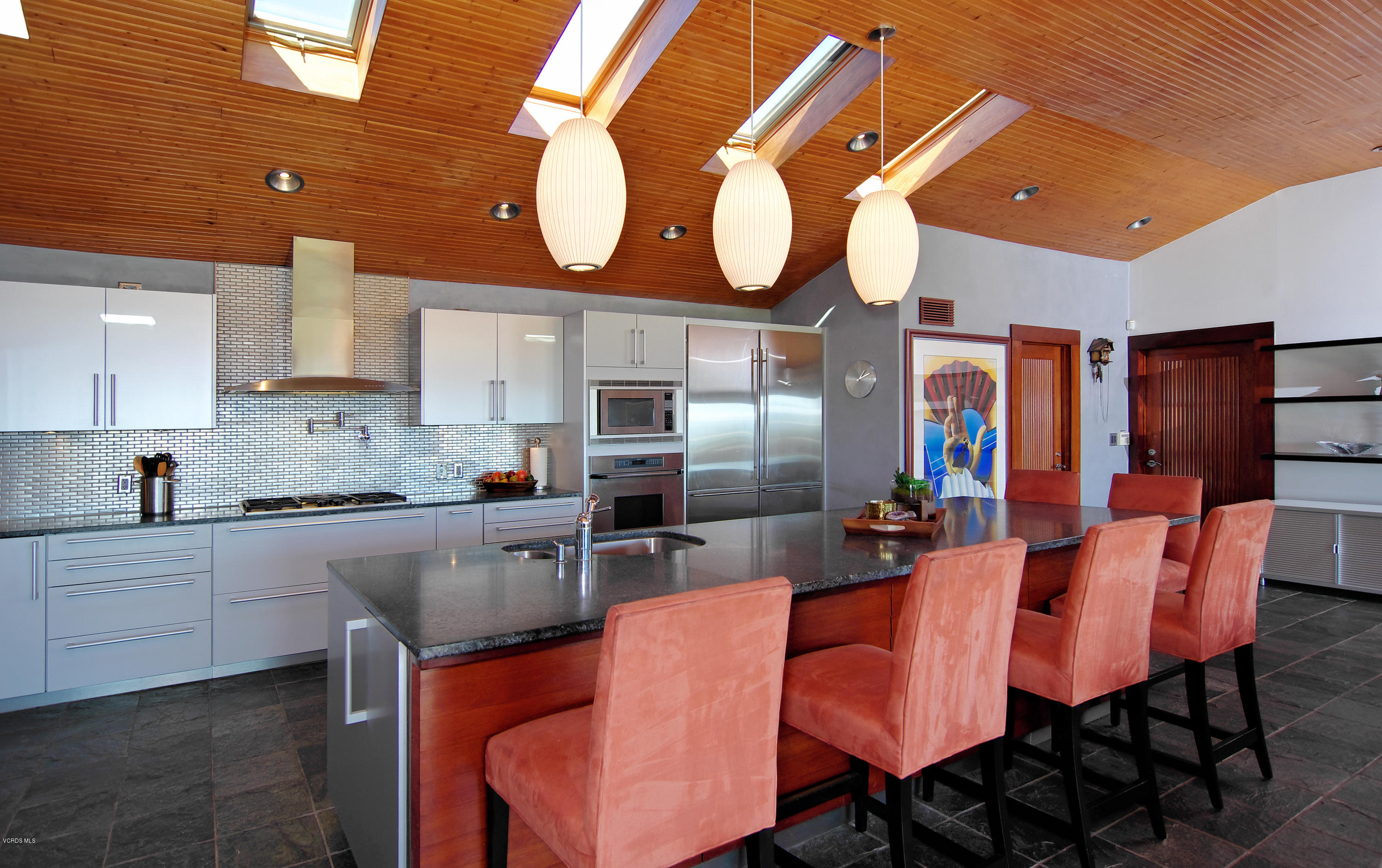 88 Estaban Drive Camarillo, CA 93010 - Photo 10 of 36 Kitchen daytime 2