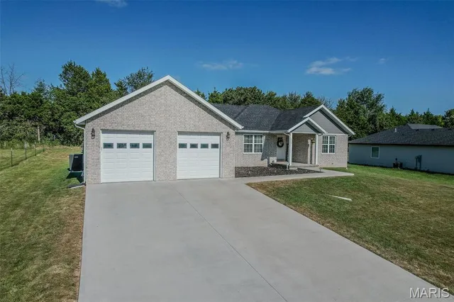 $300,000 | 1540 Fairfield Road, Lebanon, MO 65536