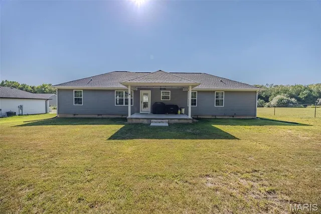 $300,000 | 1540 Fairfield Road, Lebanon, MO 65536