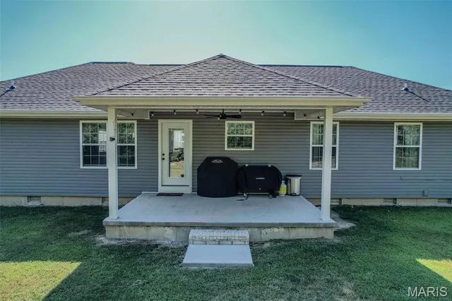 $300,000 | 1540 Fairfield Road, Lebanon, MO 65536