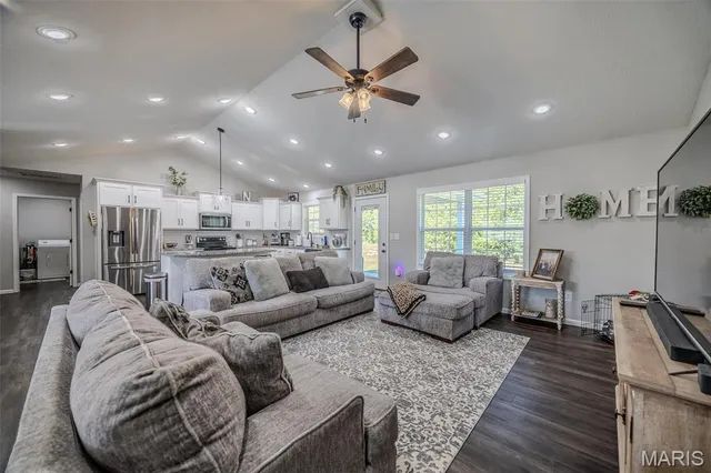 $300,000 | 1540 Fairfield Road, Lebanon, MO 65536