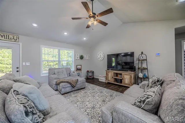 $300,000 | 1540 Fairfield Road, Lebanon, MO 65536