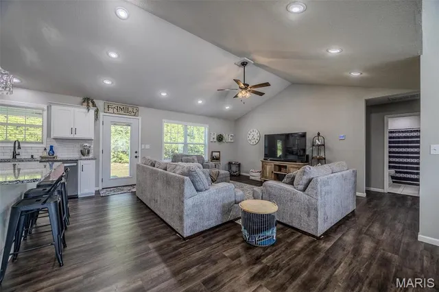 $300,000 | 1540 Fairfield Road, Lebanon, MO 65536