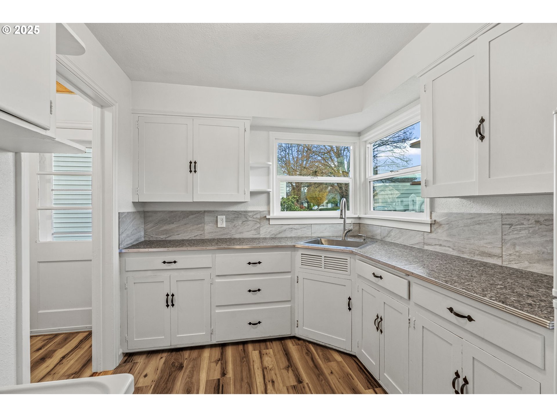 541 24th Avenue Longview, WA 98632 - Photo 9 of 23