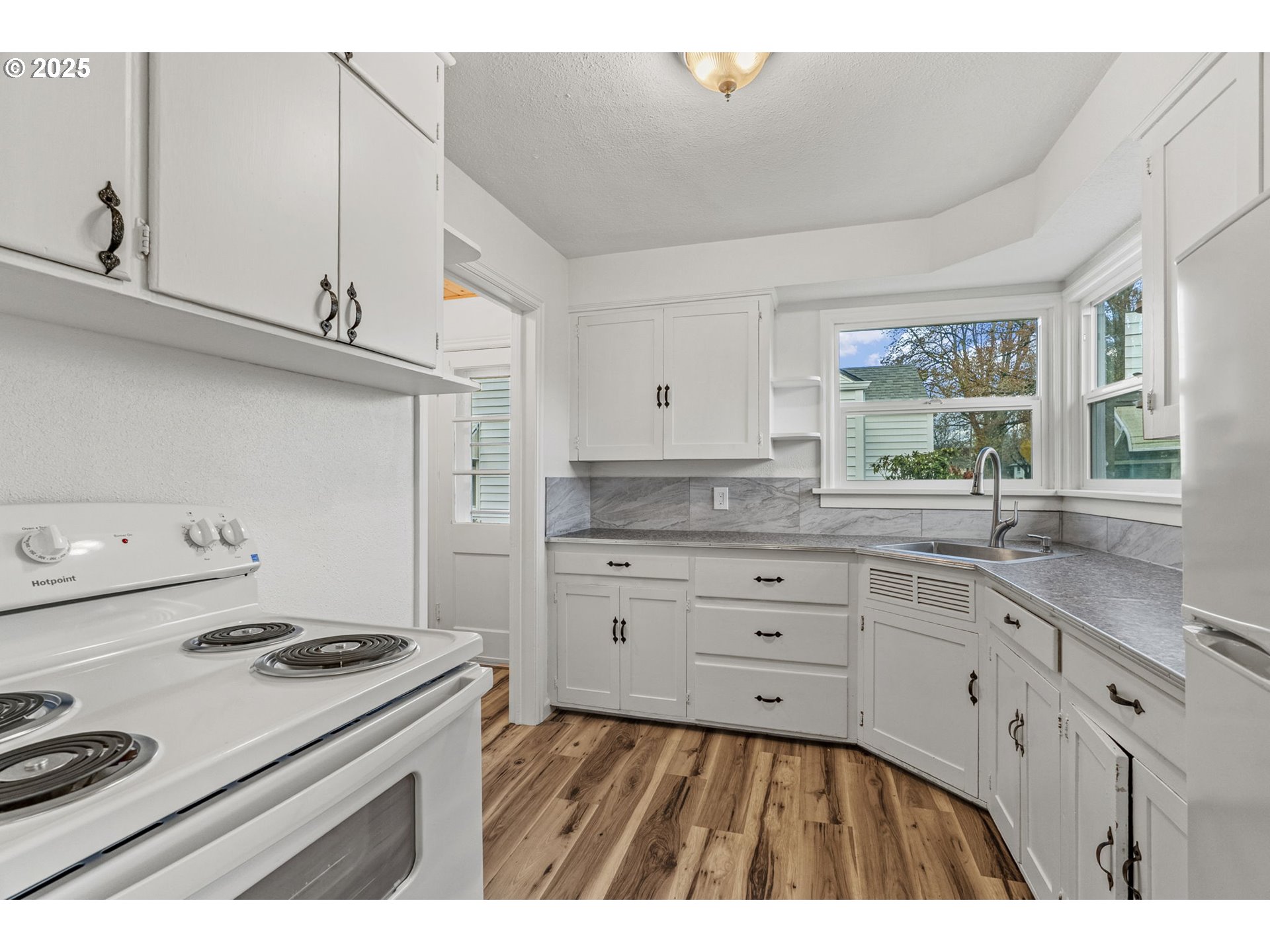 541 24th Avenue Longview, WA 98632 - Photo 10 of 23