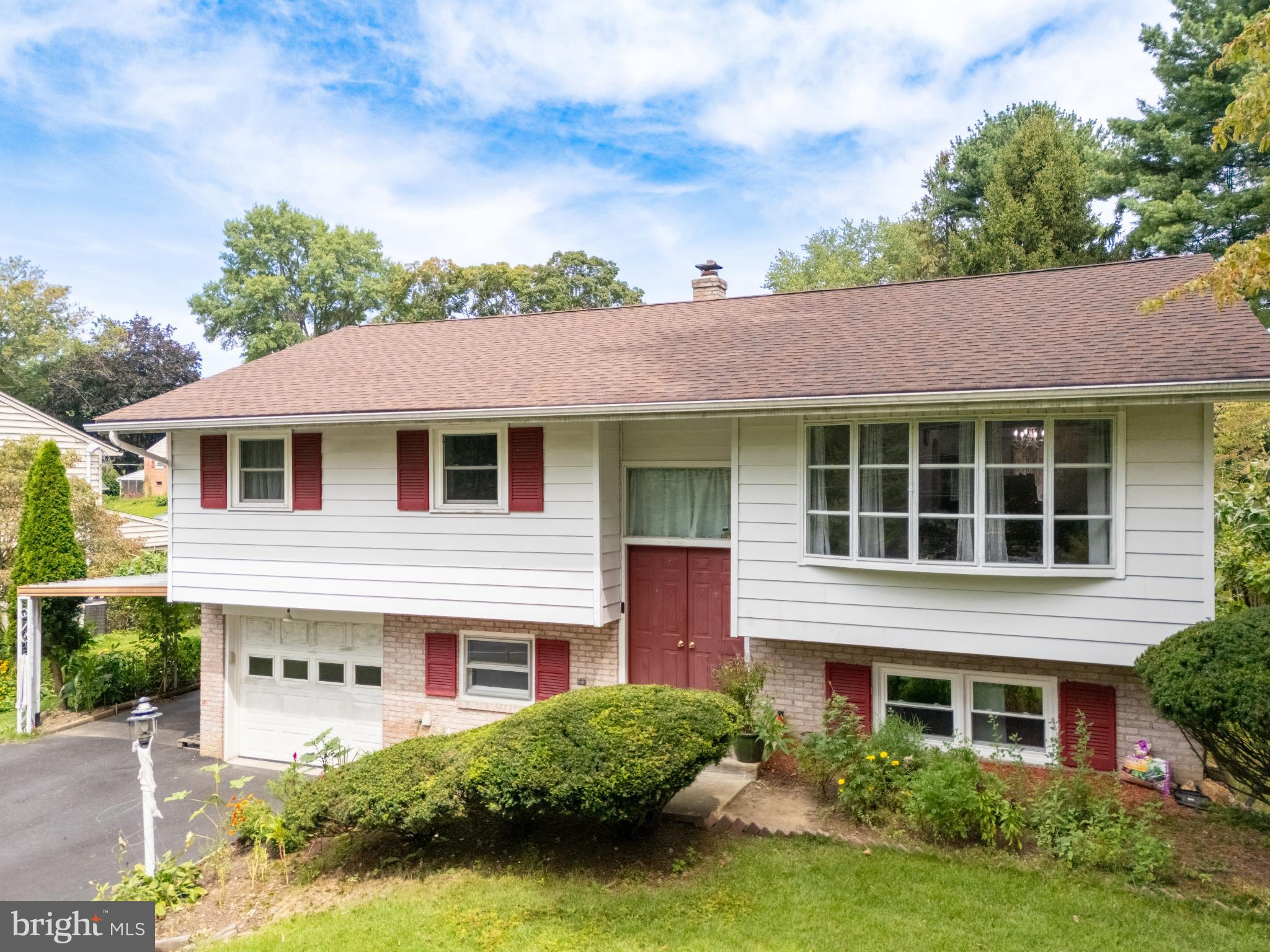 105 School House Road Lancaster, PA 17603 - Photo 3 of 33 Gallery Image 3