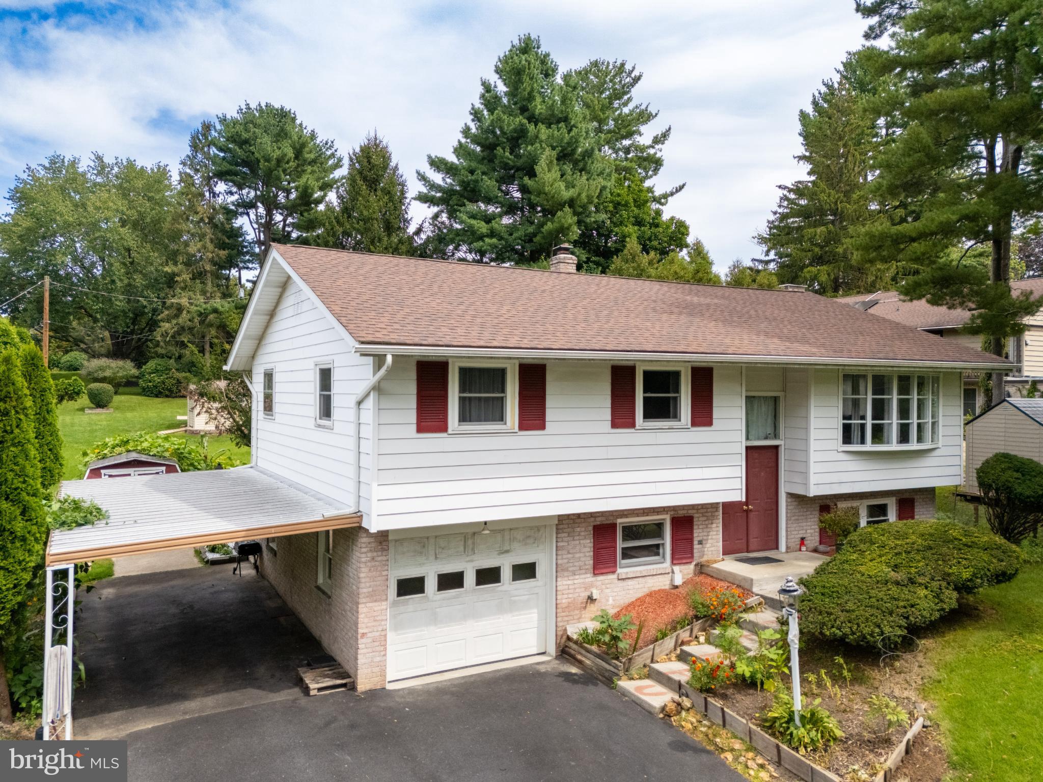 105 School House Road Lancaster, PA 17603 - Photo 4 of 33 Gallery Image 4