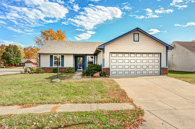 $269,900 | 141 East Brixton Woods Drive, Pittsboro, IN 46167