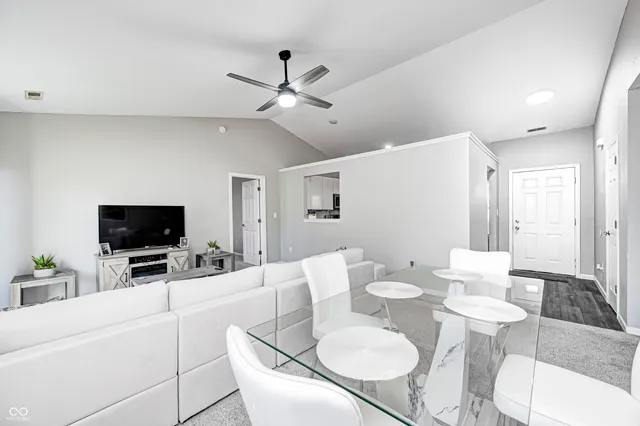 $269,900 | 141 East Brixton Woods Drive, Pittsboro, IN 46167