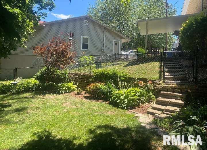 1815 South Timber Court Peoria, IL 61607 - Photo 11 of 65