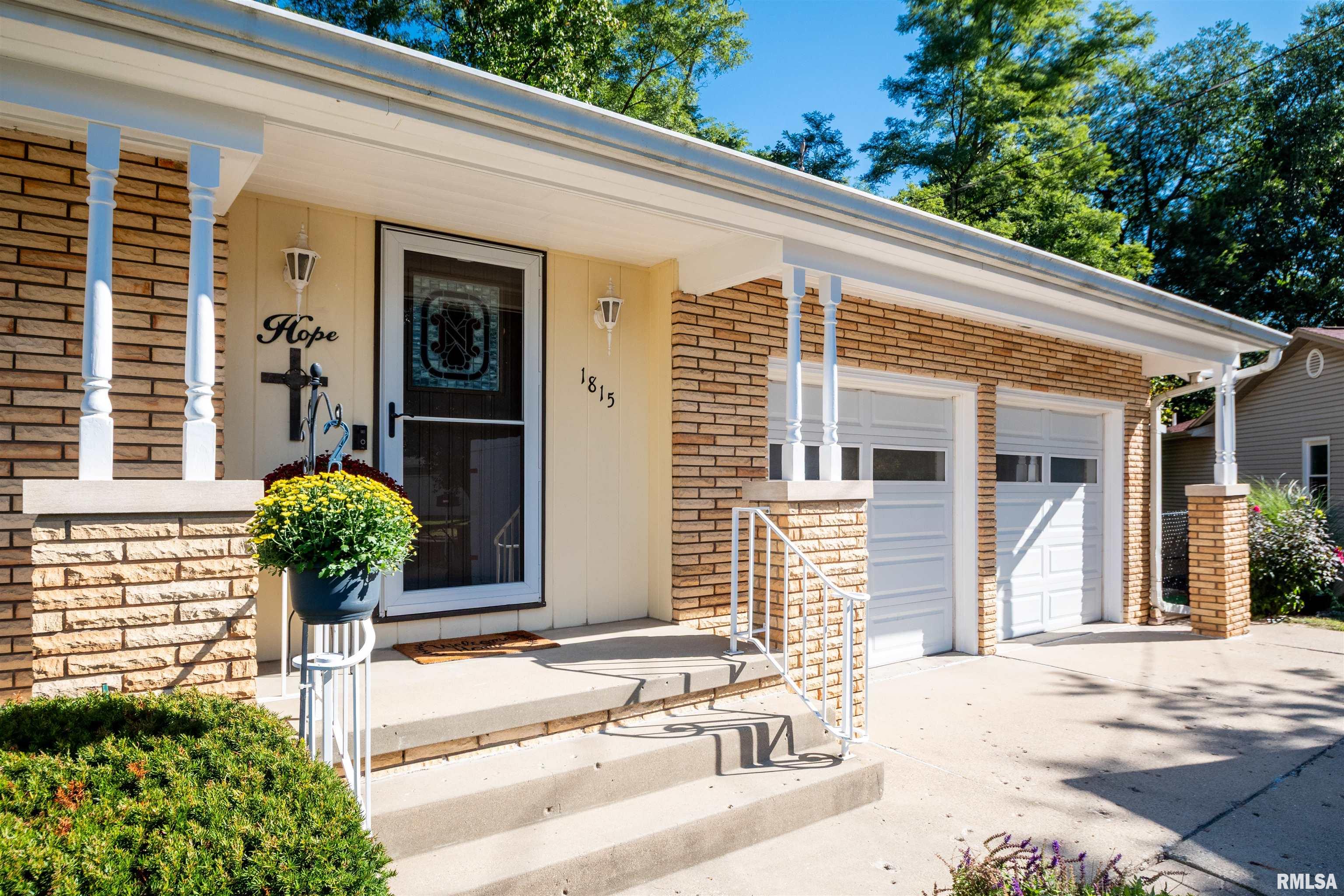 1815 South Timber Court Peoria, IL 61607 - Photo 2 of 65