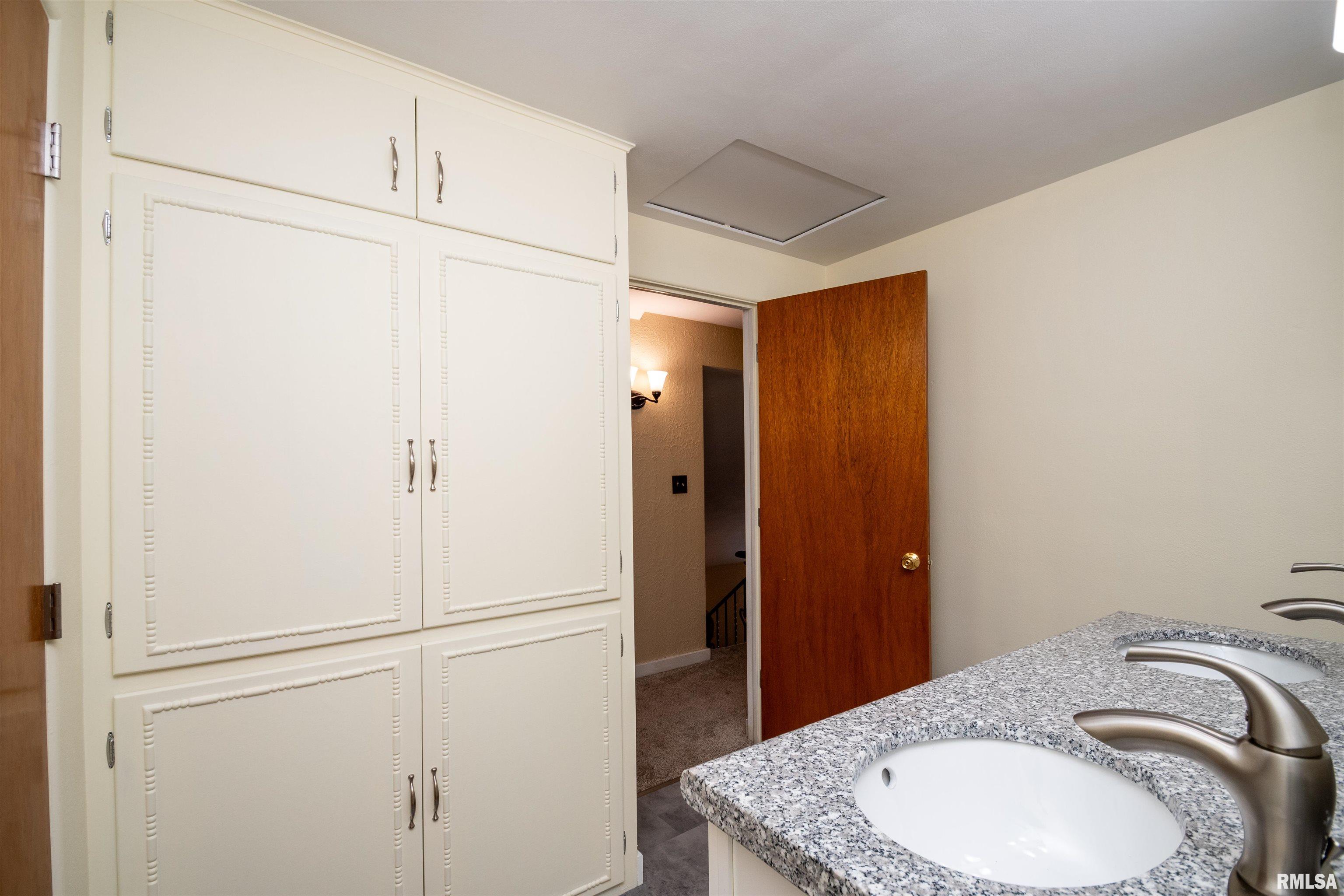 1815 South Timber Court Peoria, IL 61607 - Photo 44 of 65