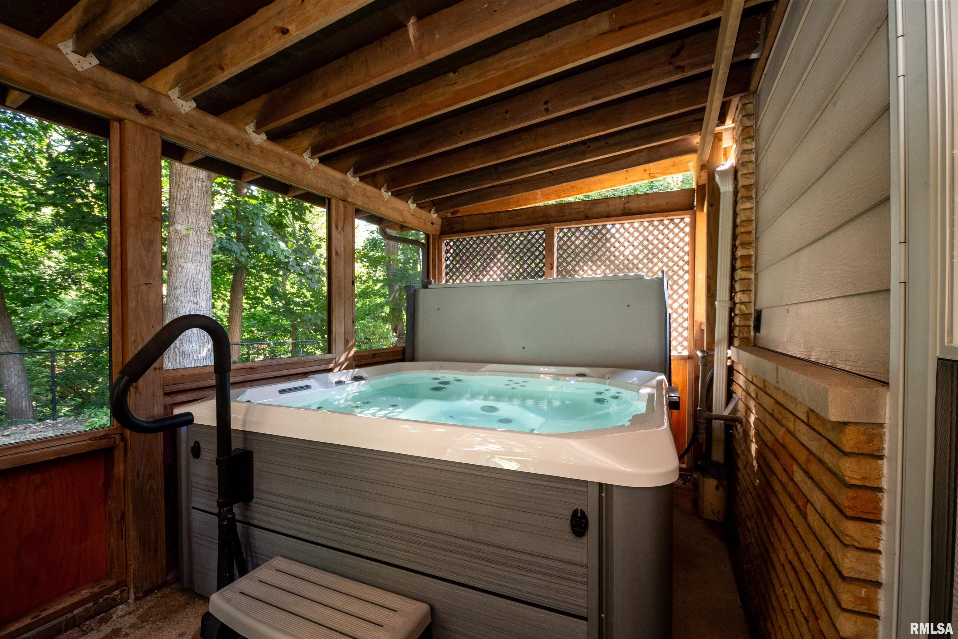 1815 South Timber Court Peoria, IL 61607 - Photo 6 of 65