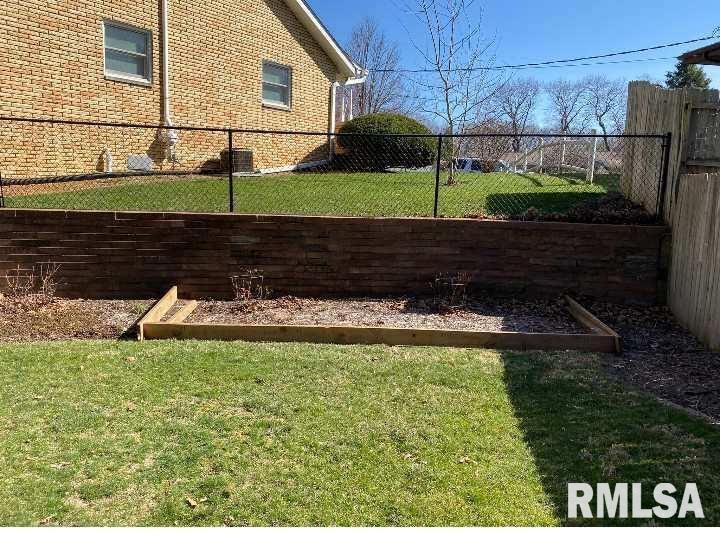 1815 South Timber Court Peoria, IL 61607 - Photo 62 of 65