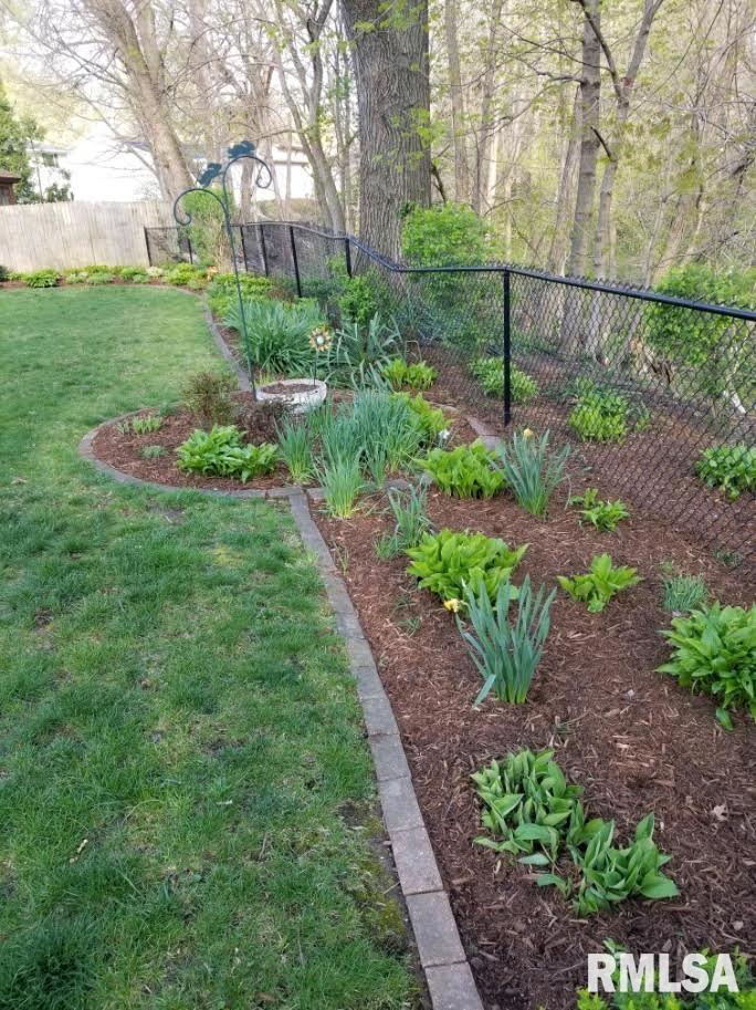 1815 South Timber Court Peoria, IL 61607 - Photo 10 of 65