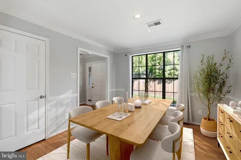 $375,000 | 101 Montgomery Avenue, Unit B2, Bala Cynwyd, PA 19004