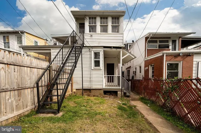 $1,250 | 1032 North 5th Street, Reading, PA 19601