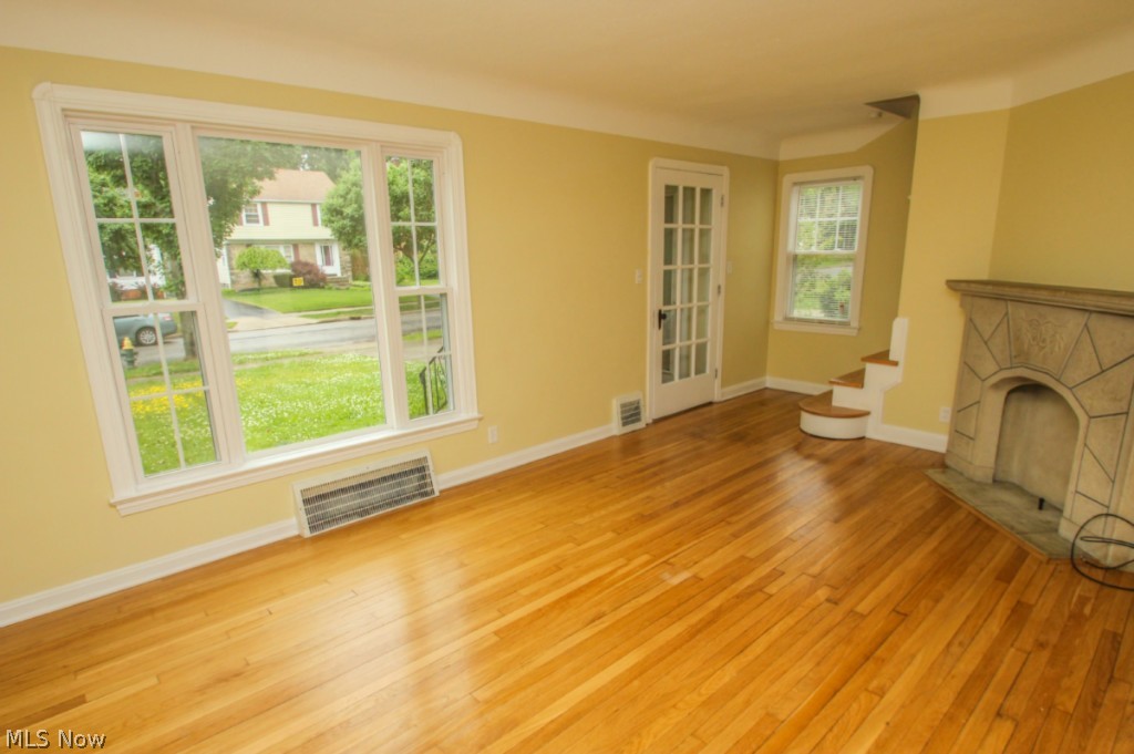 1126 Winston Road Cleveland, OH 44121 - Photo 2 of 20