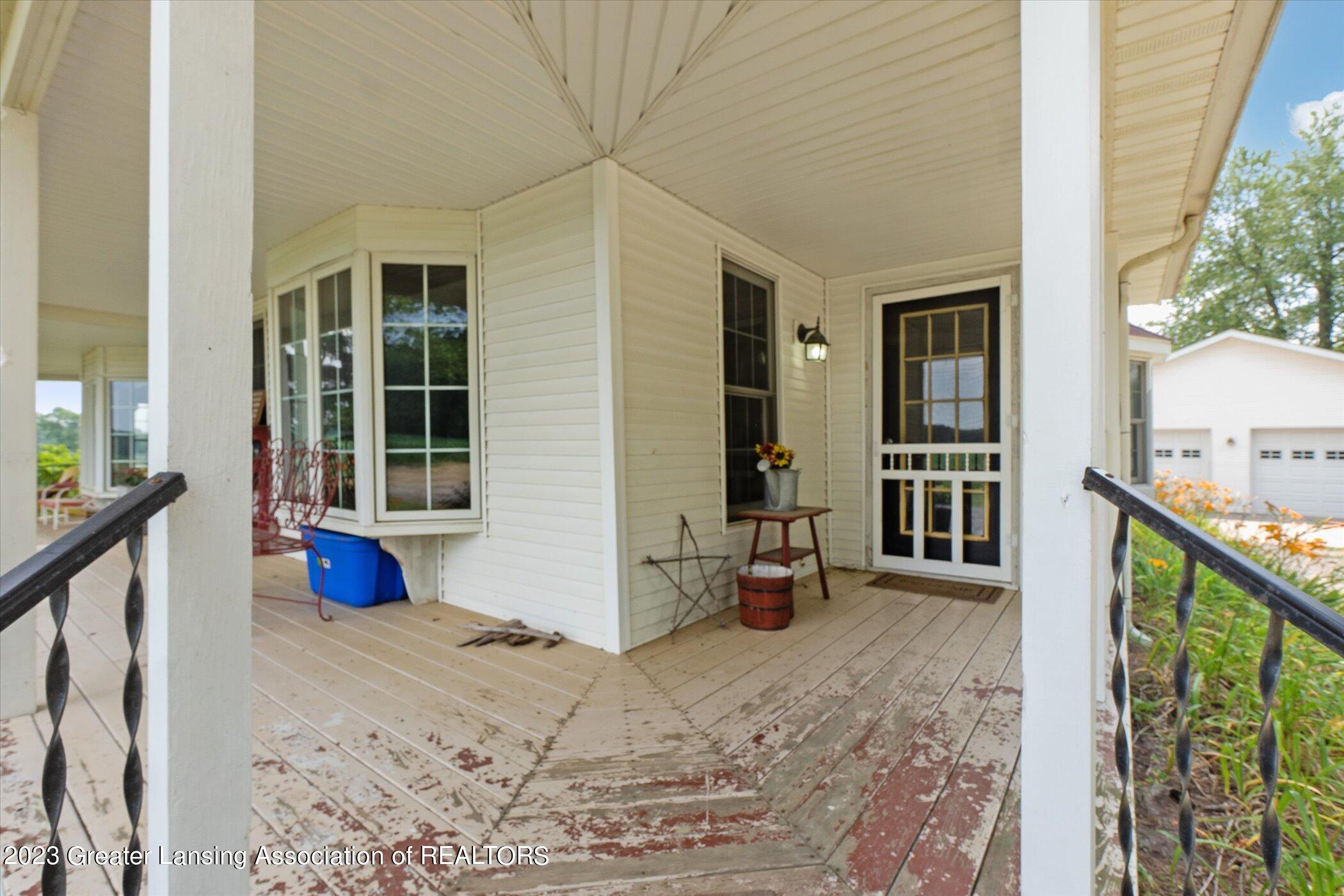 05-3390-E-Howe-Rd-DeWitt-MI-48820-Window